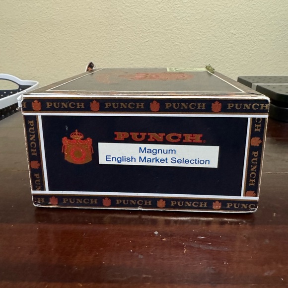 PUNCH Cigar Box - Empty - Picture 7 of 8